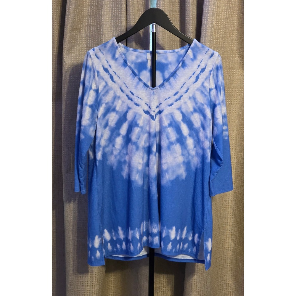 Chico's Zenergy V-Neck Tie Dye Blouse Women's Size 1 (M/8)‎ Blue White